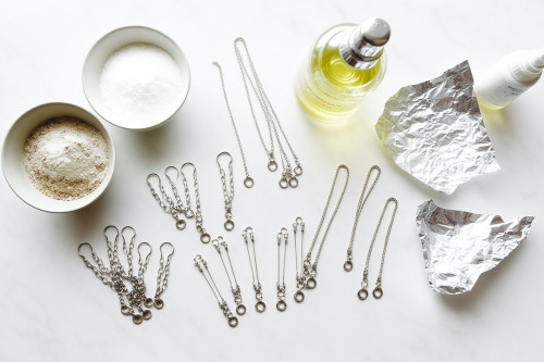 Comment nettoyer des bijoux en argent : astuces simples qui marchent vraiment à la maison